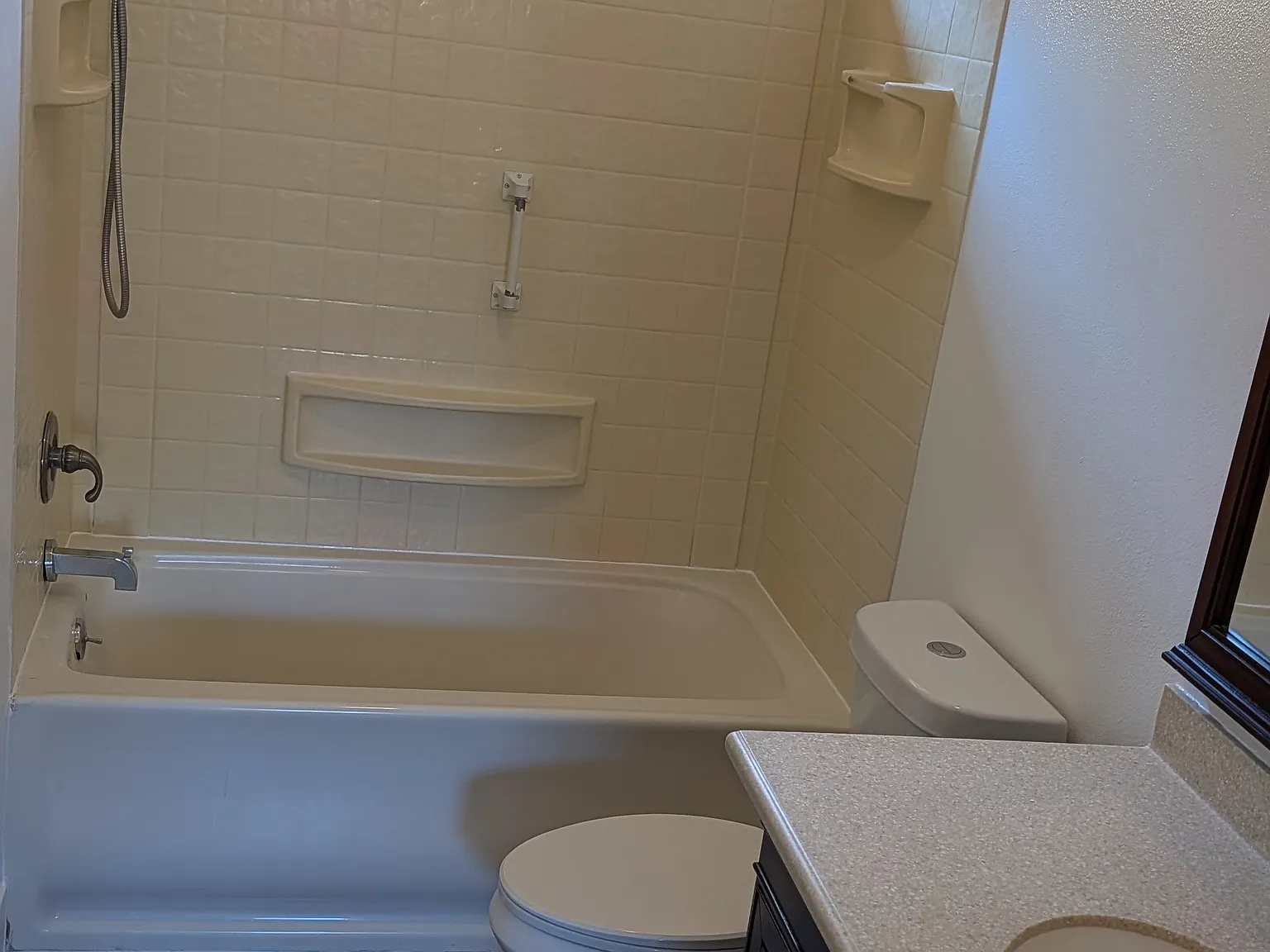 3 bed, 1.5 bath, 900 sqft, $2,000 — Photo 1
