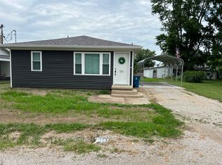 103 E Alabama St, Oblong, IL 62449