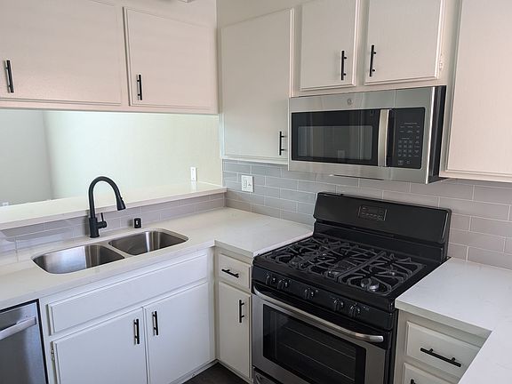 4th image of 820 Redondo Ave APT 304