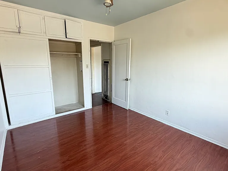 11407 Oxnard St #11407 — Photo 4