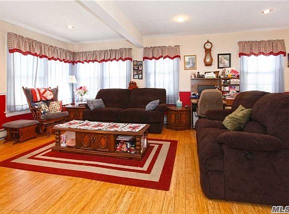 4th image of 135 Kensington Ct