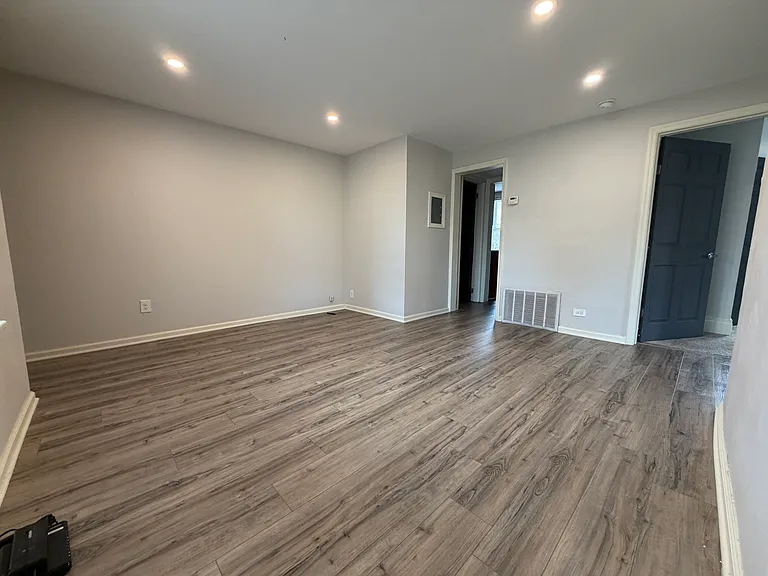 2822 Broadway Ave #3 — Photo 9
