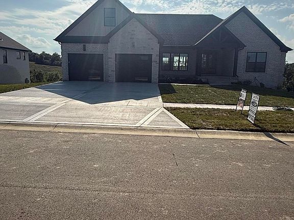 3rd image of 229 Brandenburg Way