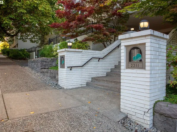 2211 SW Park Pl Unit 201, Portland, OR 97205