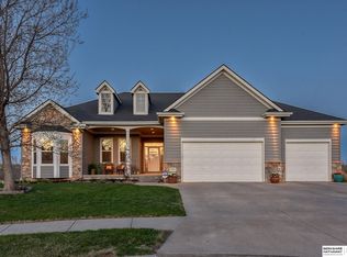 17401 Burdette Cir, Omaha, NE 68154