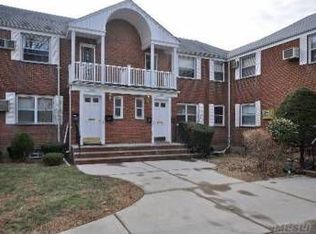 7412 260th St, Glen Oaks, NY 11004