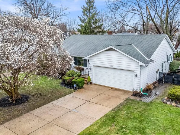 5296 Oak Ridge Dr, Willoughby, OH 44094