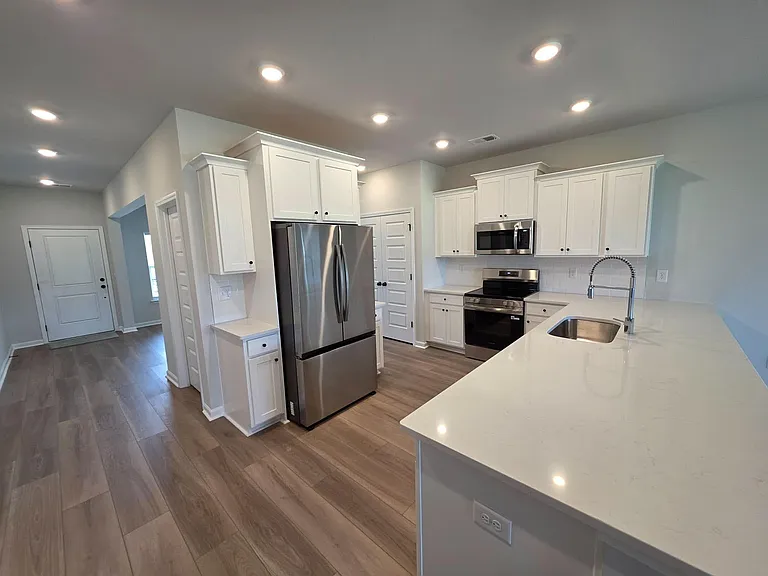 421 Sea Breeze Way — Photo 7