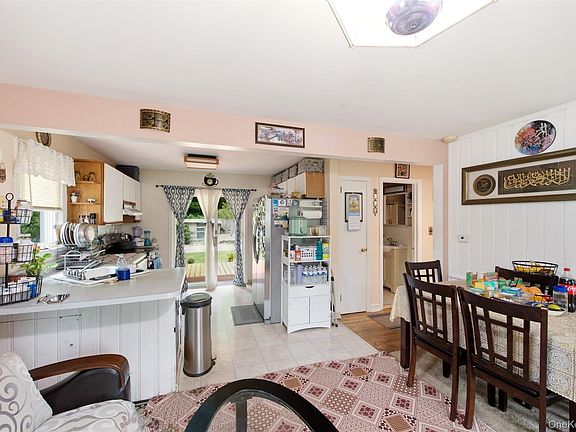 5th image of 5 Putnam Place