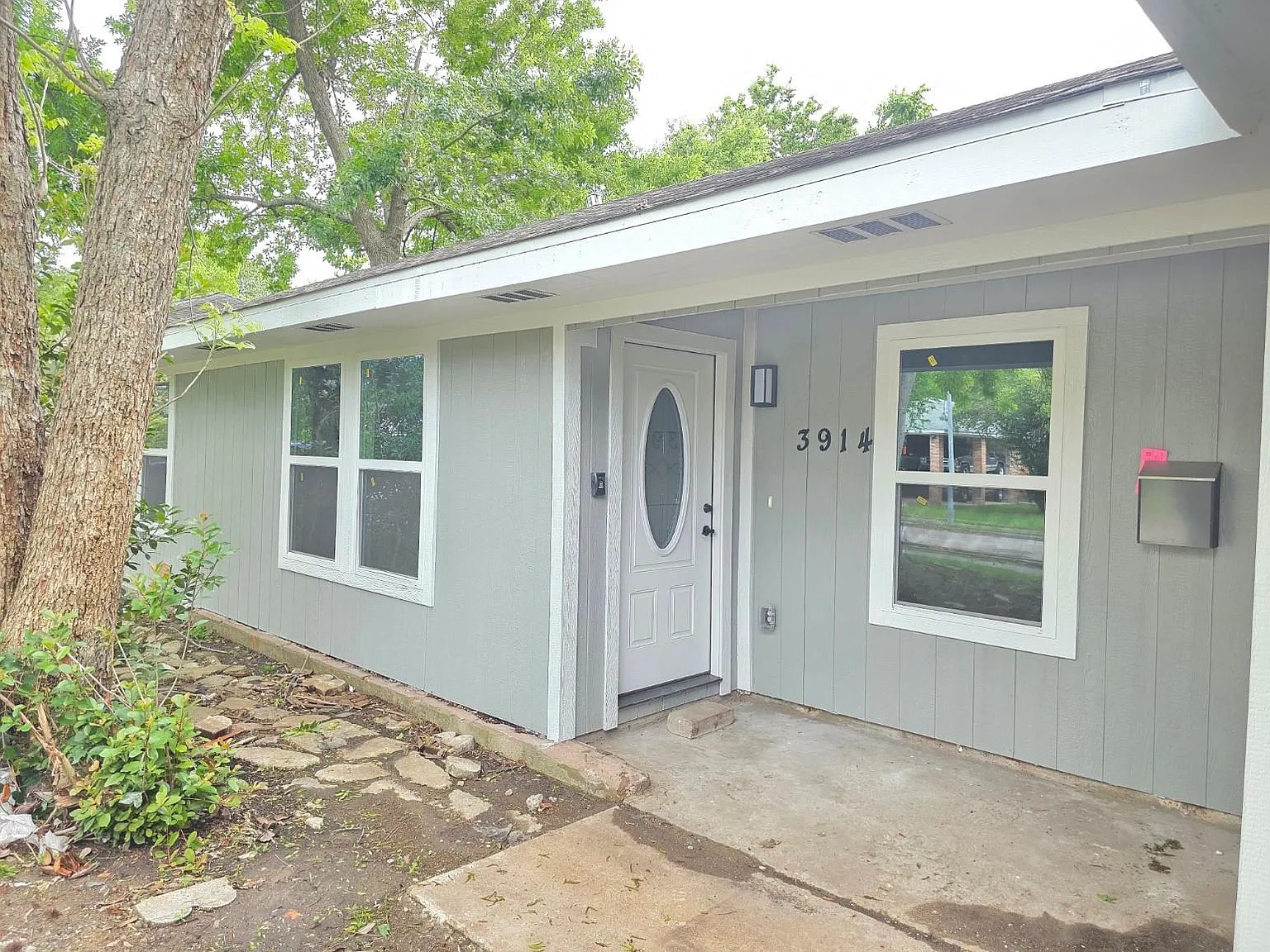 3 bed, 2.0 bath, 1185 sqft, $1,990 — Photo 1