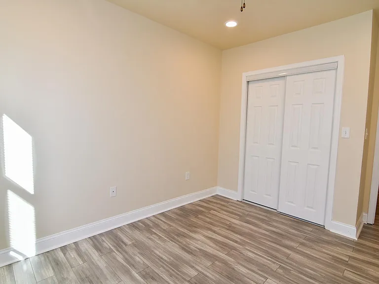 2722 Parkwood Ave — Photo 13