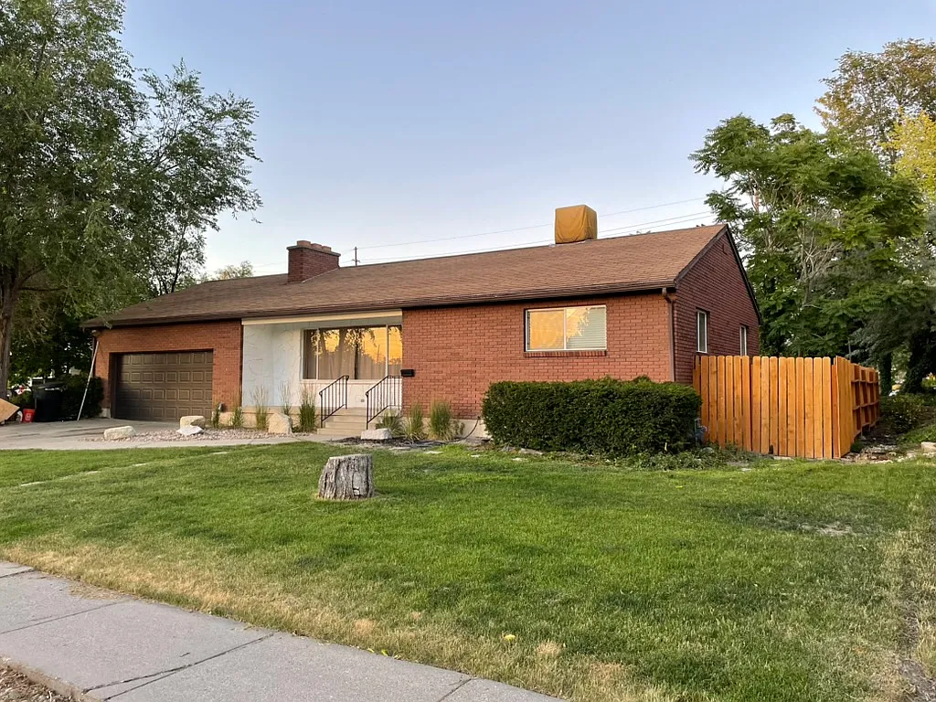 4 bed, 1.5 bath, 2040 sqft, $2,690 — Photo 1