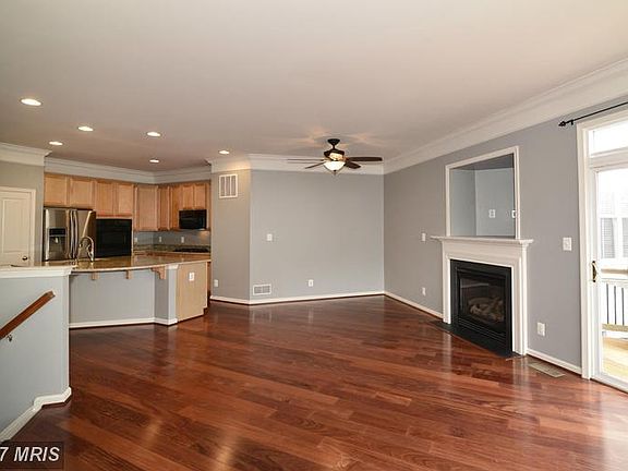 3rd image of 42500 Regal Wood Dr