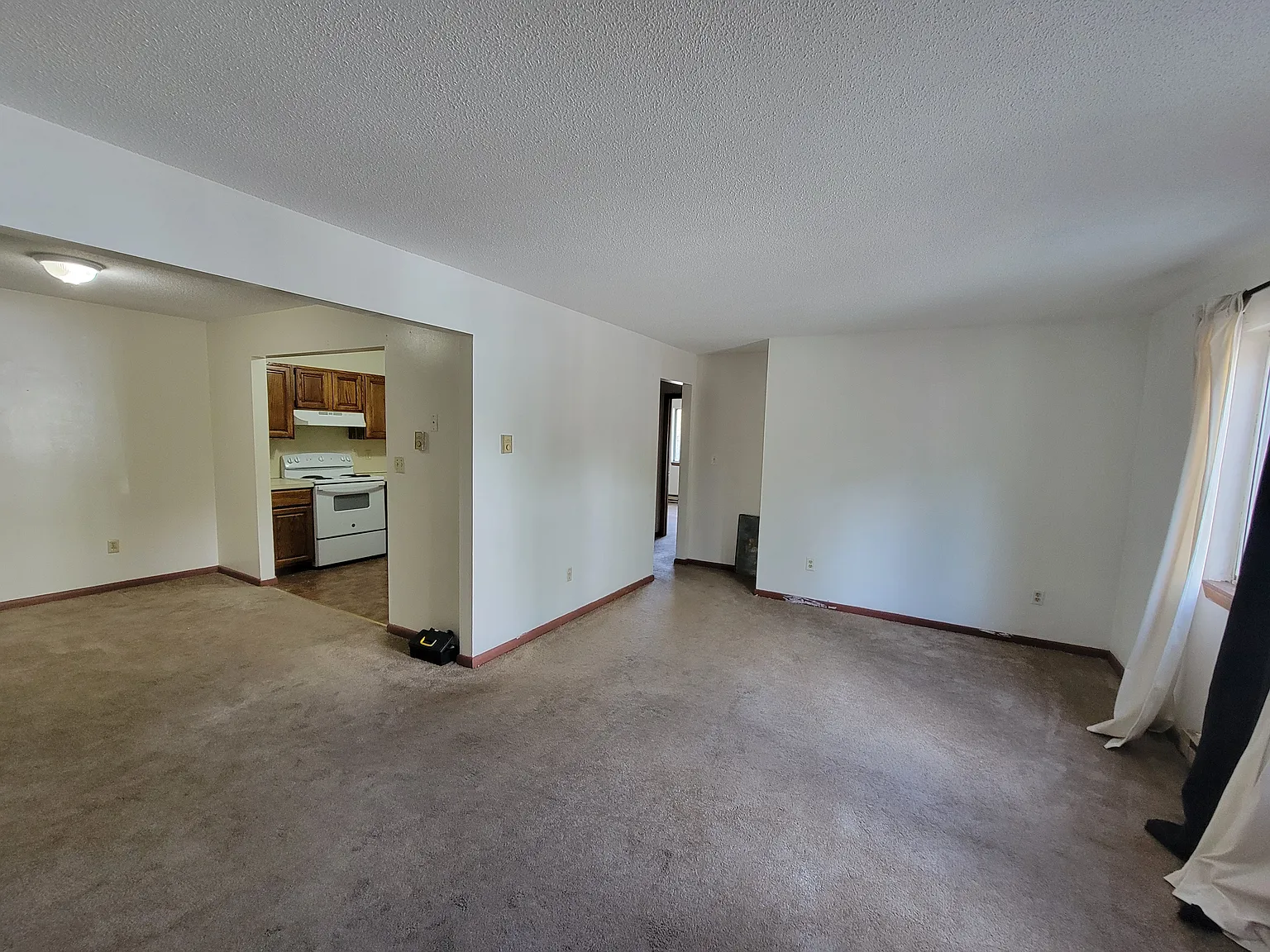 3185 E Main St — Photo 3