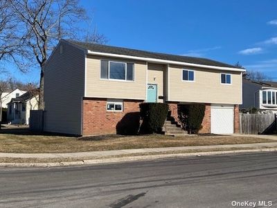 5 Snapper Ct, Lindenhurst, NY, 11757