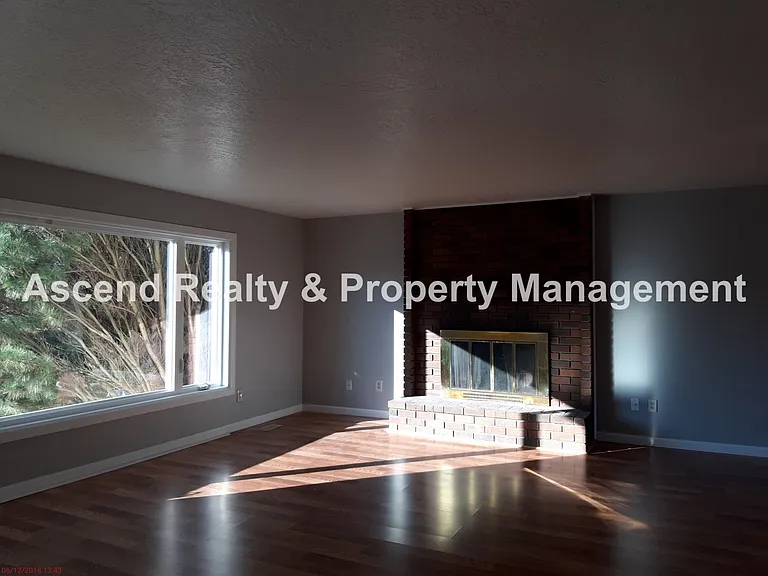 1114 SW Wright Ct — Photo 7