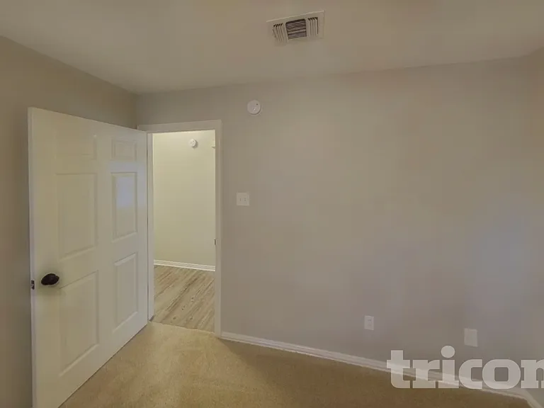 1012 Brookhaven Dr — Photo 10