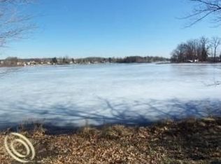 9168 Sherwood Dr, Springfield Township, MI 48350