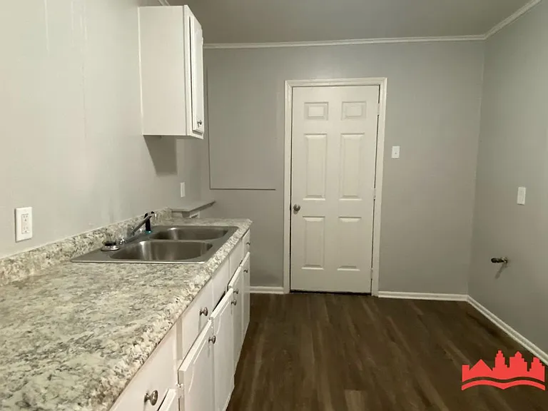 2961 Southwall St — Photo 8