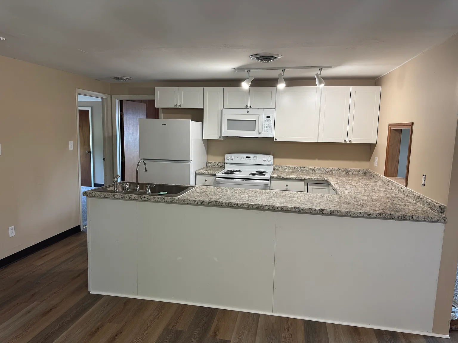 3 bed, $1,100 — Photo 3