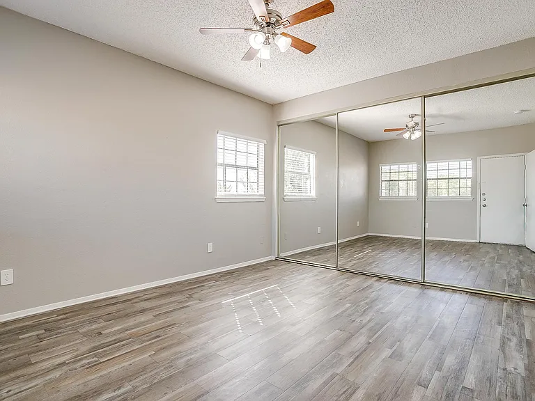 Portofino Apartments — Photo 13