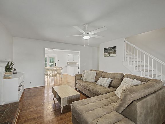 3rd image of 2306 Red Mile Rd