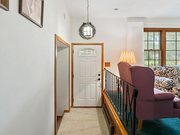 3rd image of 1134 Lealand Rd E