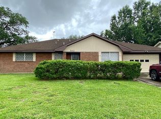 302 E Edgebrook Dr, Houston, TX 77034