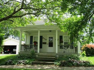 818 W 4th St, Cedar Falls, IA 50613