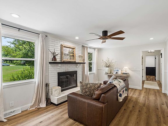 3rd image of 138 East Dr