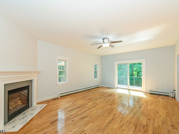5th image of 298 Emerson Ln