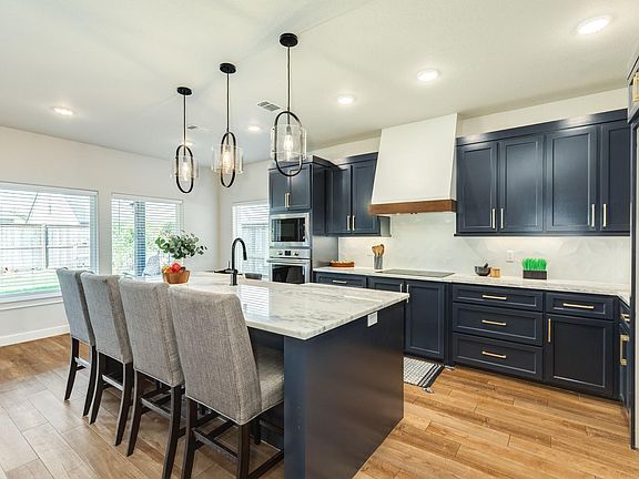 3rd image of 2 Greystone Ct