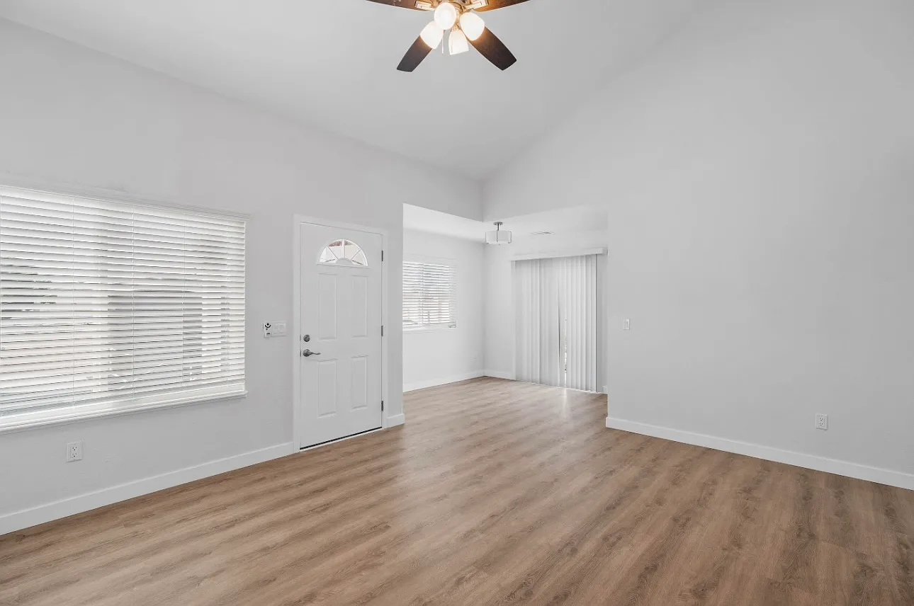 2 bed, 950 sqft, $2,895 — Photo 2