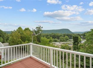 3 Lakeview Dr, Fort Montgomery, NY 10922