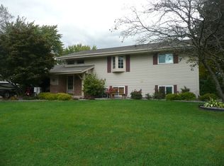 W276S8930 Hilltop Ln, Mukwonago, WI 53149