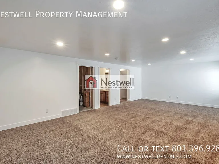35 E Water Ln — Photo 22
