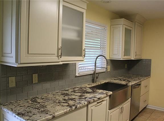 4th image of 1661 Berkshire Dr