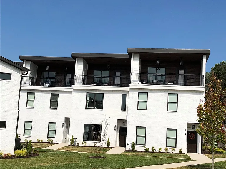 1002 Dansby Dr — Photo 1