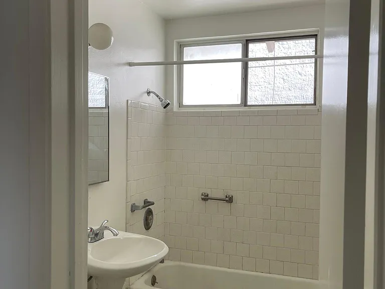731 Ridgeway Ln #4 — Photo 6