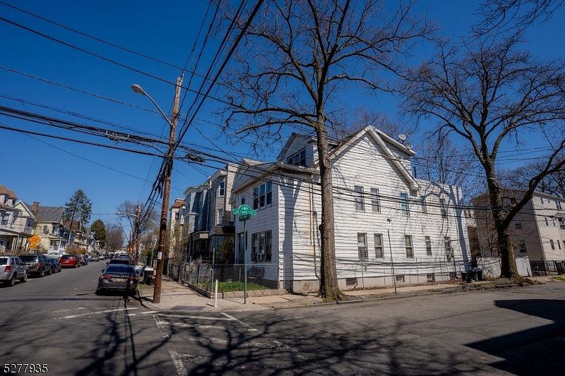 1st image of 90 Columbia Ave