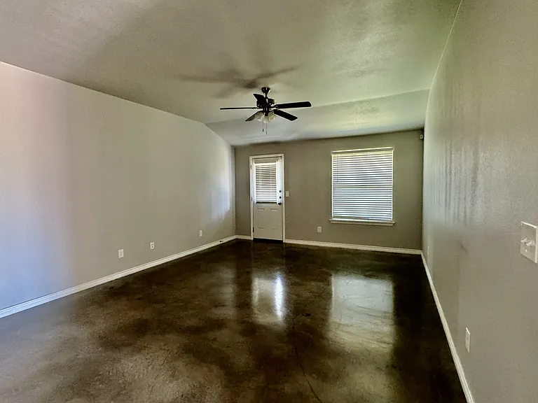 400 Lowes Blvd #B — Photo 3