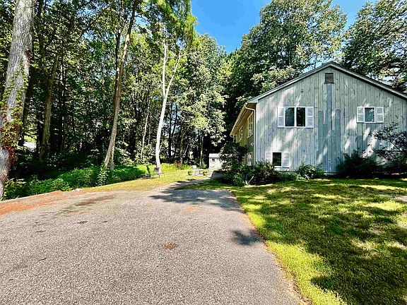 3rd image of 66 Woodland Rd