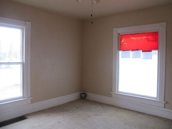 4th image of 523 W Park St