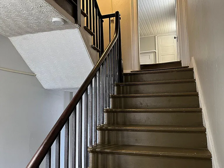 408 S 5th St — Photo 15