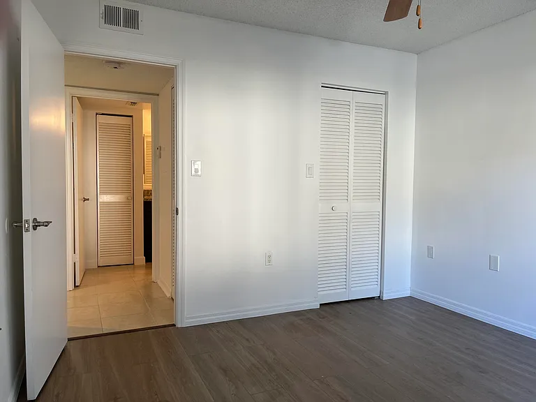 18106 Glenmoor Dr — Photo 11