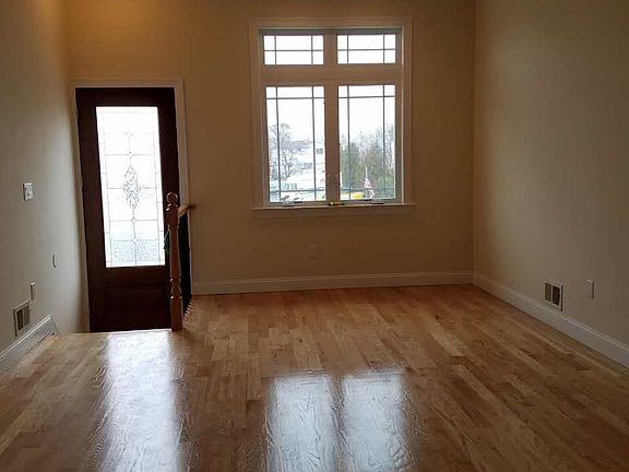 5th image of 264 Hull Ave