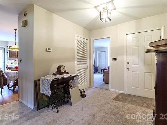 4th image of 133 Baystone Dr