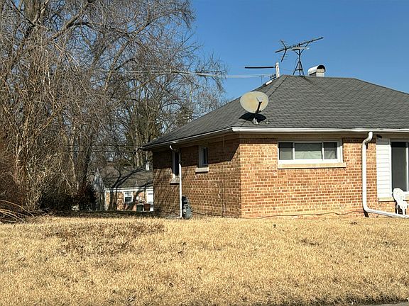 2nd image of 16 Sauk Trl