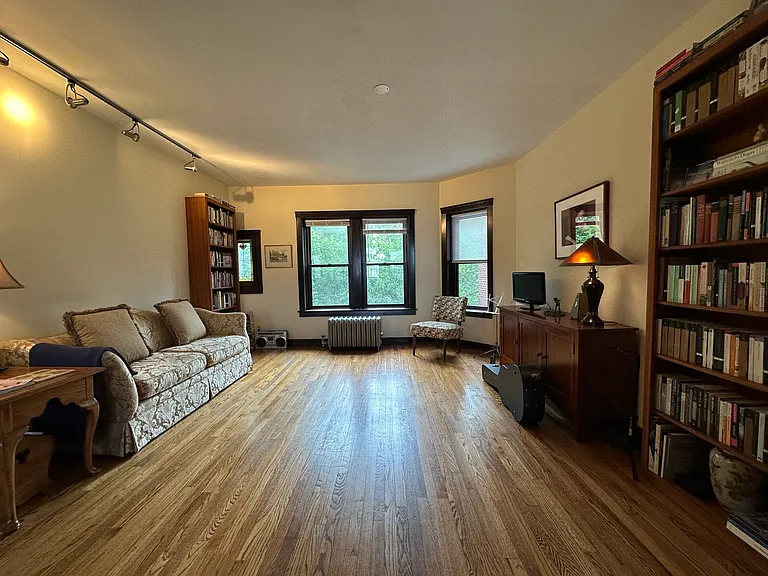 4616 N Sacramento Ave #3 — Photo 2