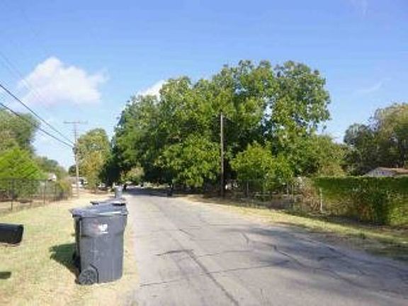 Exterior Neighborhood (street photo)